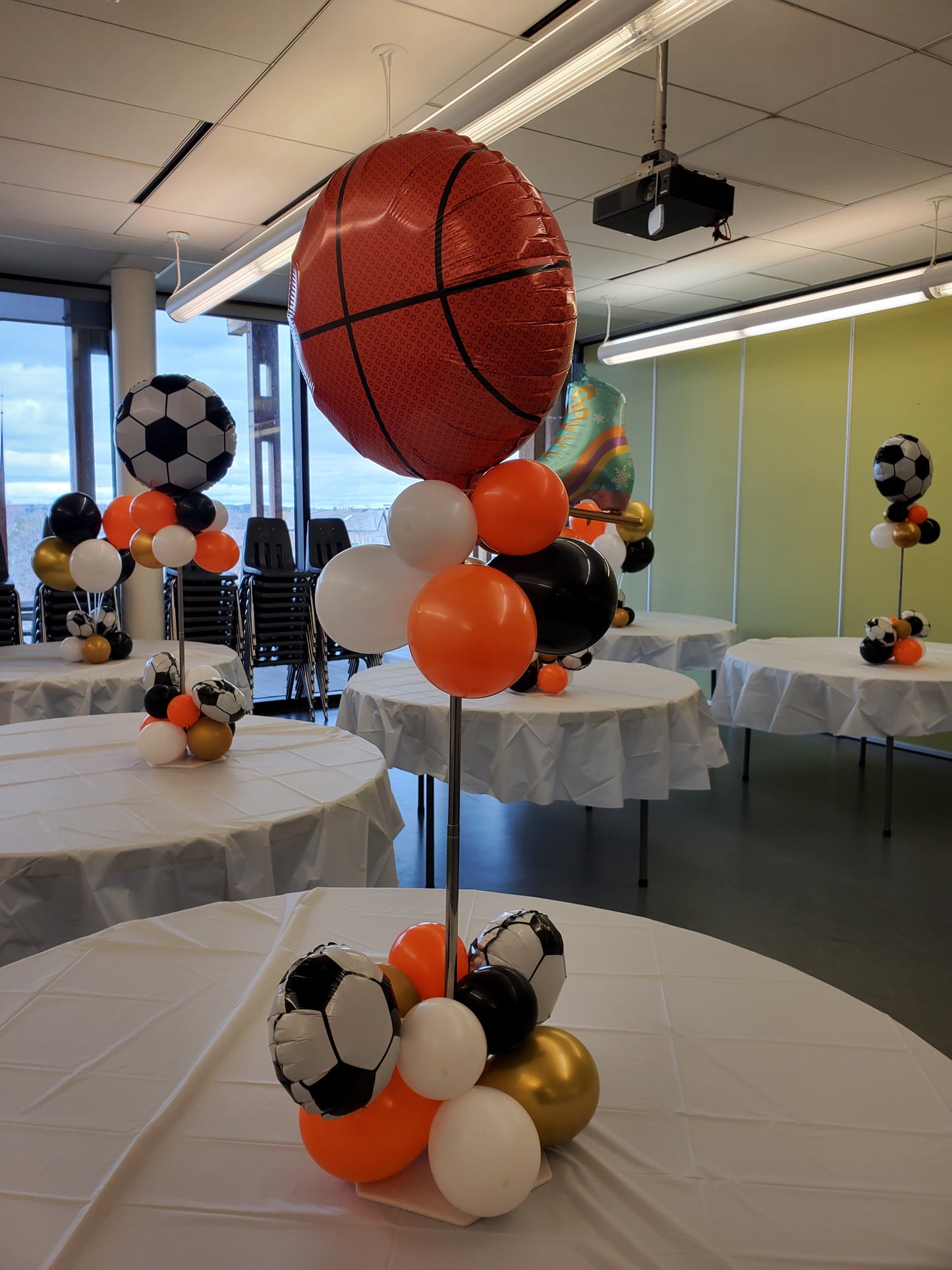 Balloon centerpieces without helium
