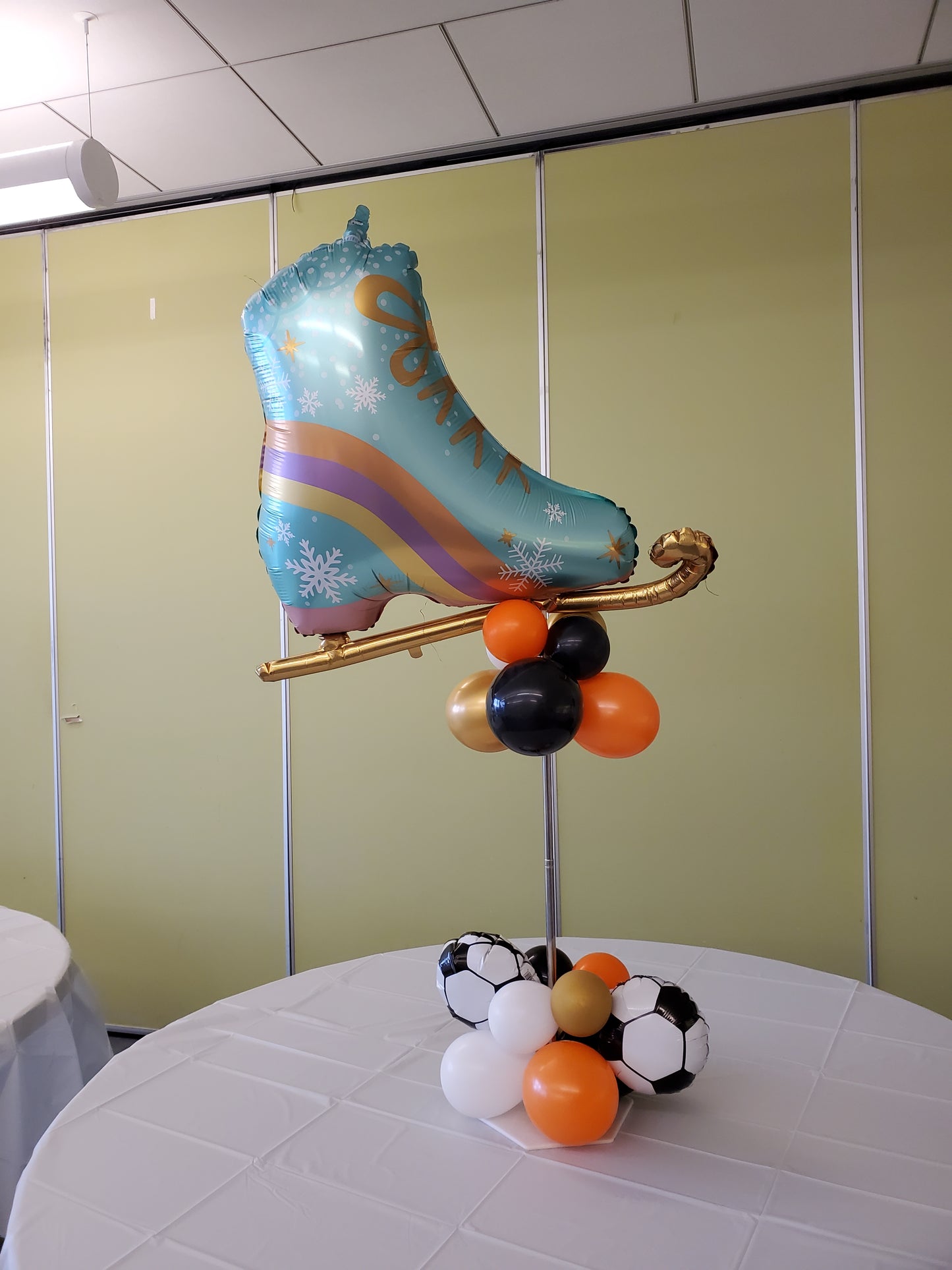 Balloon centerpieces without helium