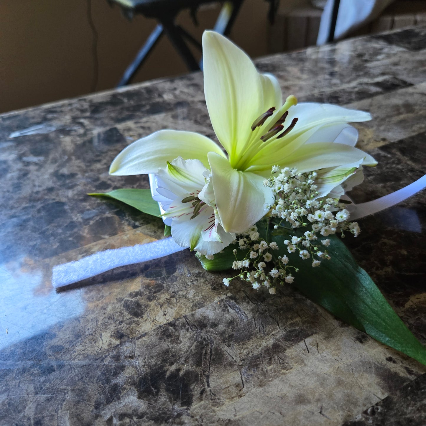 Bride and bridesmaids bouquets - fresh flowers