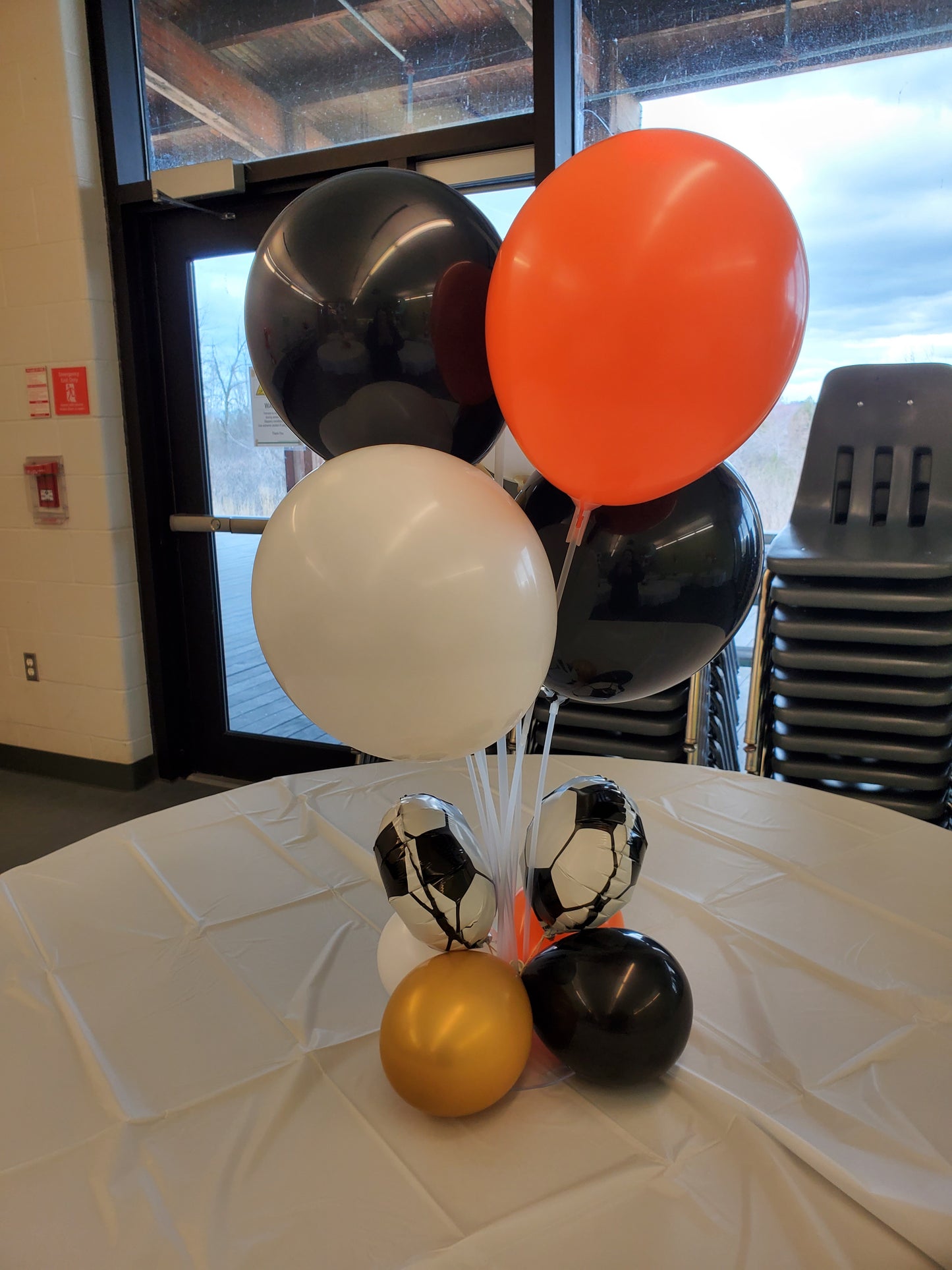 Balloon centerpieces without helium